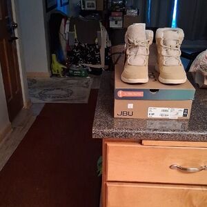 JBU Women's Beige and Off-White Ankle Boots